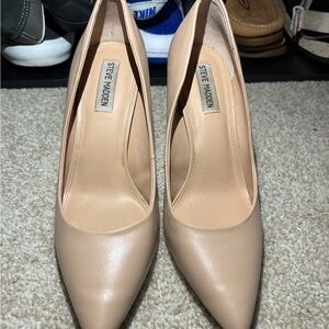 Steve Madden Cream Heels Classic Pointed-Toe
